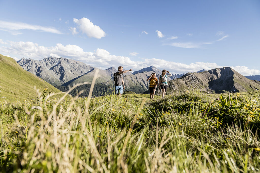 Richtungsweisend: Die Ferienregion Engadin Samnaun Val Müstair lässt sich als erste Schweizer Destination von TourCert zertifizieren (im Bild: Alp Bella bei Samnaun). Foto: Andrea Badrutt, Chur